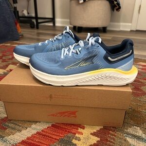 BRAND NEW Women’s Altra Paradigm 7